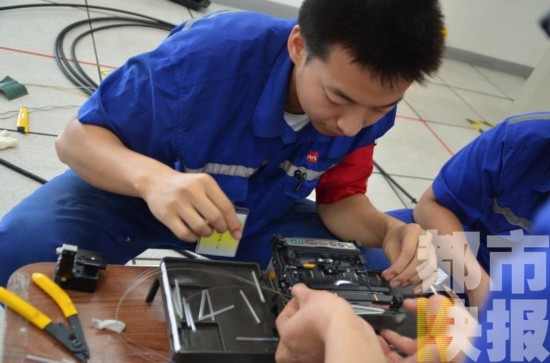 地鐵“信號兵”:把手機網絡帶入地鐵的人 地鐵“信號兵”:把手機網絡帶入地鐵的人